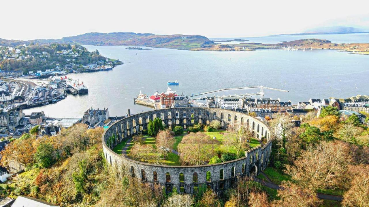 Oban Youth Hostel Exterior photo Fort Belanagap