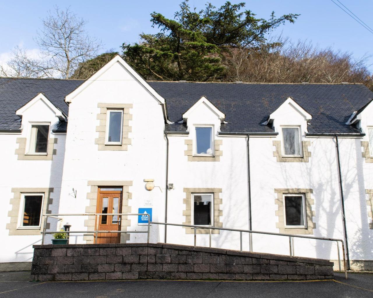 Oban Youth Hostel Exterior photo The old police station
